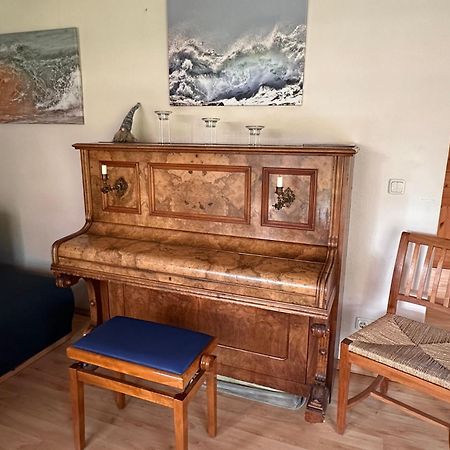 Trollhus - Grosses Familienfreundliches Ferienhaus Born Esterno foto