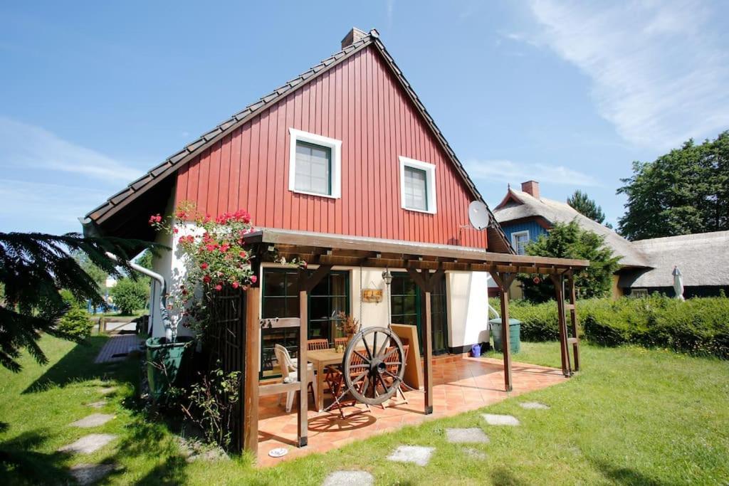 Trollhus - Grosses Familienfreundliches Ferienhaus Born Esterno foto
