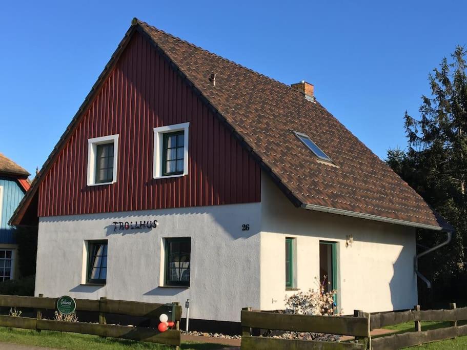 Trollhus - Grosses Familienfreundliches Ferienhaus Born Esterno foto